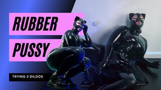 Latex Catwoman fills Up hot Pussy with Dildos