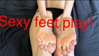 Sexy feet play!