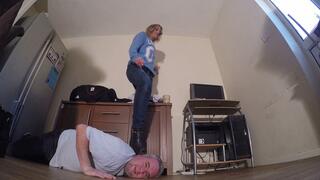 Chelsea's Super Hard Head Trampling Boots FLOOR CAM