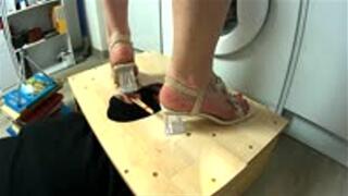 Human tongue shoe shine machine 7 cam1 FHD AVI