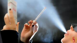 Smoking VIVA Vanilla 120s lying down