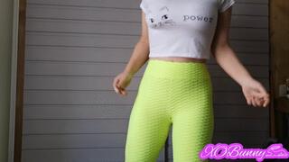 Neon leggings and pissing them