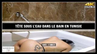 Tête sous l'eau dans le bain en Tunisie 4K