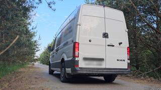 Bouncing MAN TGE Van