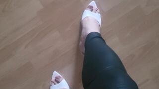 Manulady shows her new white mules