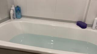 I pee in a bathtub before showering