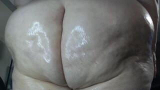 HUGE Oiled BBW Ass Clenching