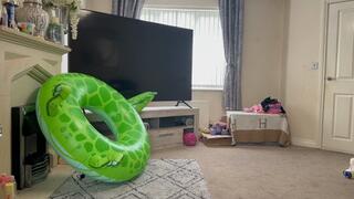 Swim ring heat stretch pop