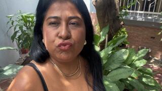 Balbina the Big Feet Queen on sexy pantyhose and black stilettos