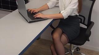 Secretary solo anal