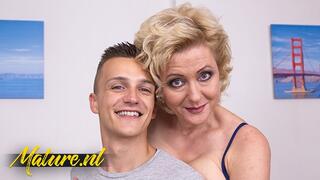 Horny Mature Housewife Fucks & Sucks Her Sons Bestfriend