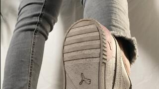 A Shoejob with Puma sneakers - CBT and Full Bodyweight Cockcrush - Sneakerfetish - slavecam only - HD