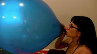 Sushii Xhyvette's Biggest Btp Ever! With Crystal Blue Tuftex 24" Balloon - HD 1080p mp4