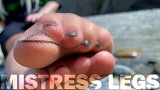 Goddess In Tan Nylons Show Her Cute Nylon Soles And Toes On The Riverside (MP4 4K)