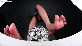 Queen crushes pervy aliens! Pt 2 - MOV