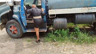 Large Cargo Truck Pedal Pumping (1) (fantasy)