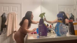 Sexifeetime - Cleaning my bathroom NAKED!