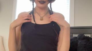 Goth girl has gorgeous orgasms~!