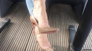 barefoot posing wmv 1280 x 720
