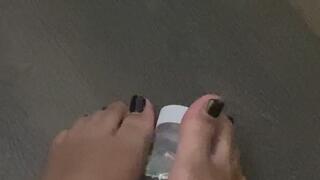 Screwing and Unscrewing a Bottle with my Big Feet and Toes