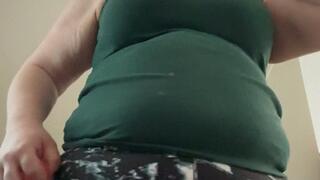 BBW milf masturbatea and cums hard