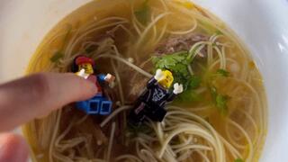 Gigantes Emma eats soup with a drink and eats little people with burps