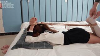 xy121-white stockings tickling feet