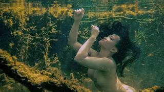 Raven Lynette Nude Underwater Posing in an Algae filled Spring