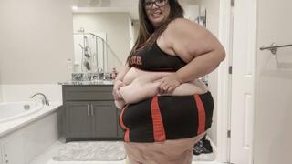 Plump Paradise: Costume Role Play Tease (SD)