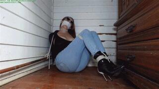 Futile bound crawling to escape his lair (WMV HD 8000kbps)