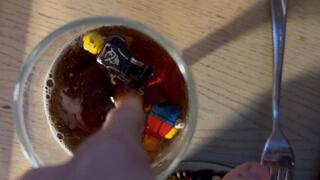 Gigantesa Emma eats potatoes and vegetables with little men and a drink made from little men with burps