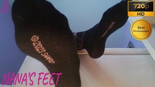 Ugly old house socks HD