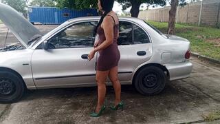 Shescamore cranking beauty on sexy green pumps