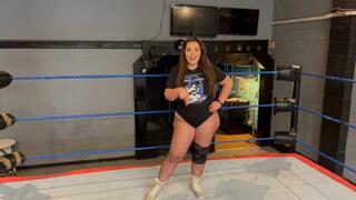 NADIA SAPPHIRE VS DOMINITA IN A TUG OF WAR MATCH