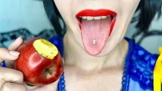 The giantess Snow White and the 7 tiny dwarfs