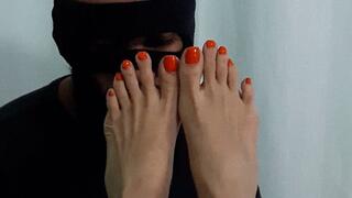 Worship with honey on my feet with red nails