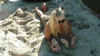 Tickling fun on the beach AVI (1280x720) FHD