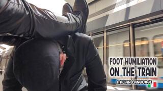 Foot humiliation on the train - Umiliazione pubblica in treno HD