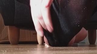 Take off my dirty sneakersocks