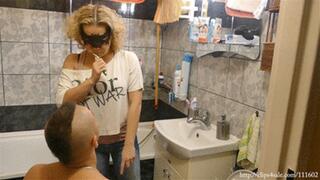 Brushing Teeth (720HD)