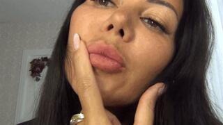LorYs luscious lips a