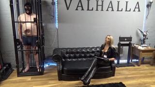 Inattentive slave is found to be a little cock sucker