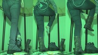 Good boy cums under her good old leather boots - Cam 1