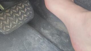 Barefoot revving pink toes