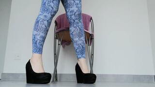 Toe tapping crossed legs: wedge shoes, light blue leggings, small feet