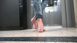 Pretty Ania - Barefoot Walk Down The Hall Way And Doormat - HD 2560x1440