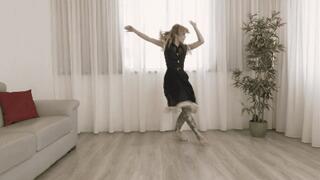 Stella, foot tapping to the rhythm ! ( DANCING )