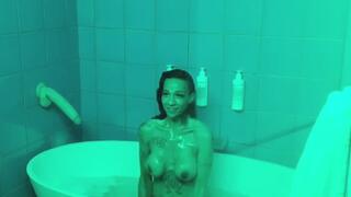 Amazing wet tits in the bath