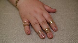 Chubby Fingers and Palm: Aesthetic Pleasure and Visual Relaxation
