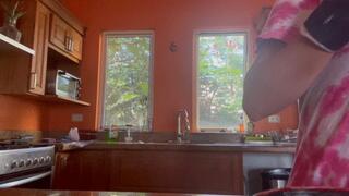 Eating with a wrist cast